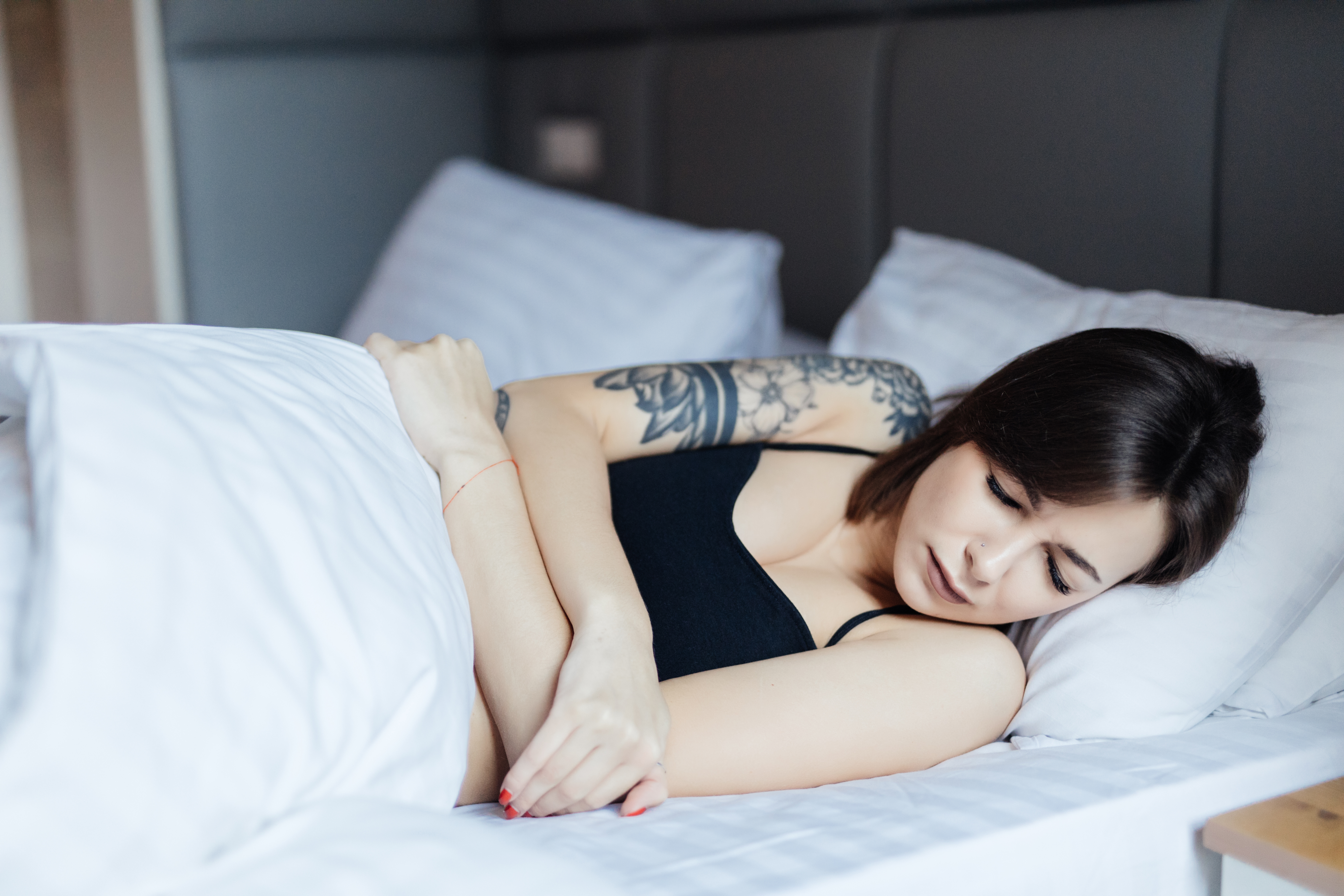 Dormir con o sin almohada, ¿cuál es la mejor opción?